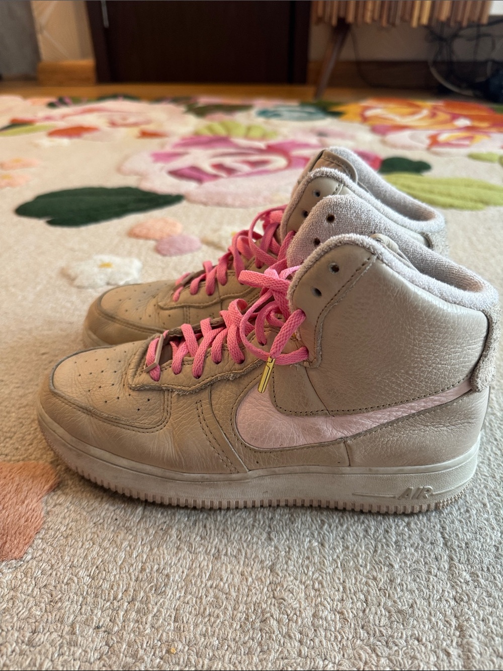 Nike Women's High-Top Sneakers in Beige with Pink Accents